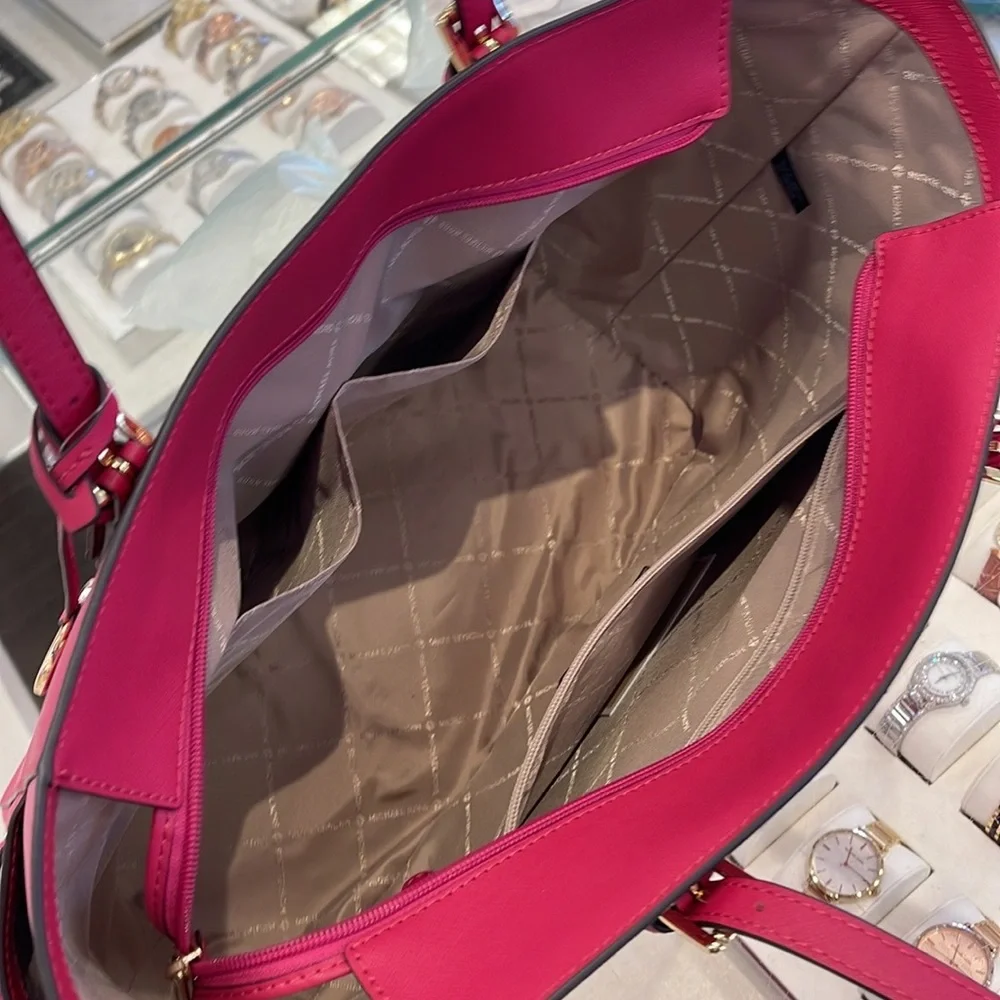 Michael Kors Gilly Large Drawstring Travel Leather Top Zip Tote
Carmine Pink
NWT - Picture 15 of 16